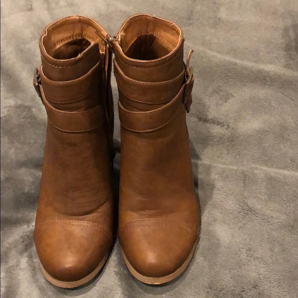 Wild Diva Brown booties size 6.5 too cute!